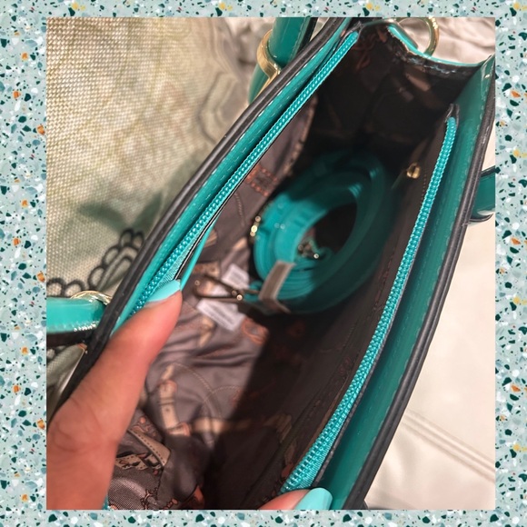 La Terre Tiffany blue turquoise vegan leather purse - Picture 4 of 10